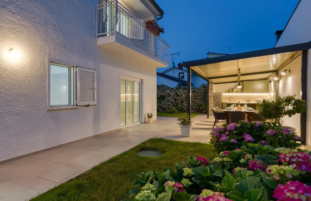 A Touch Of Luxury And Comfort - Villa Irena-1