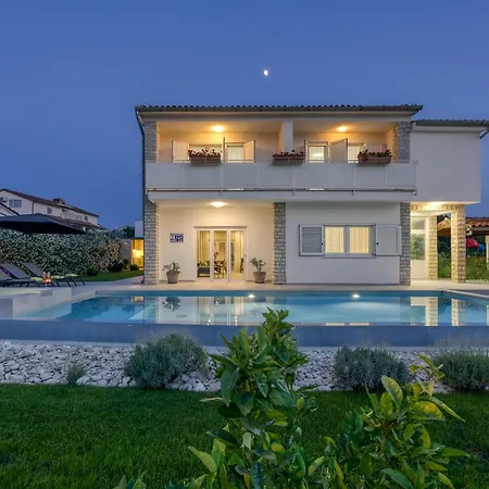 A Touch Of Luxury And Comfort - Villa Irena-2